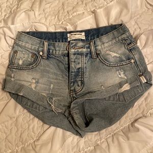 One x One Teaspoon Bandits destroyed denim shorts size 23
